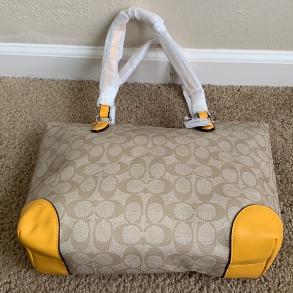 Coach - Picture 5 of 12